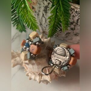 Vintage Liz Claiborne cluster clip on earrings.